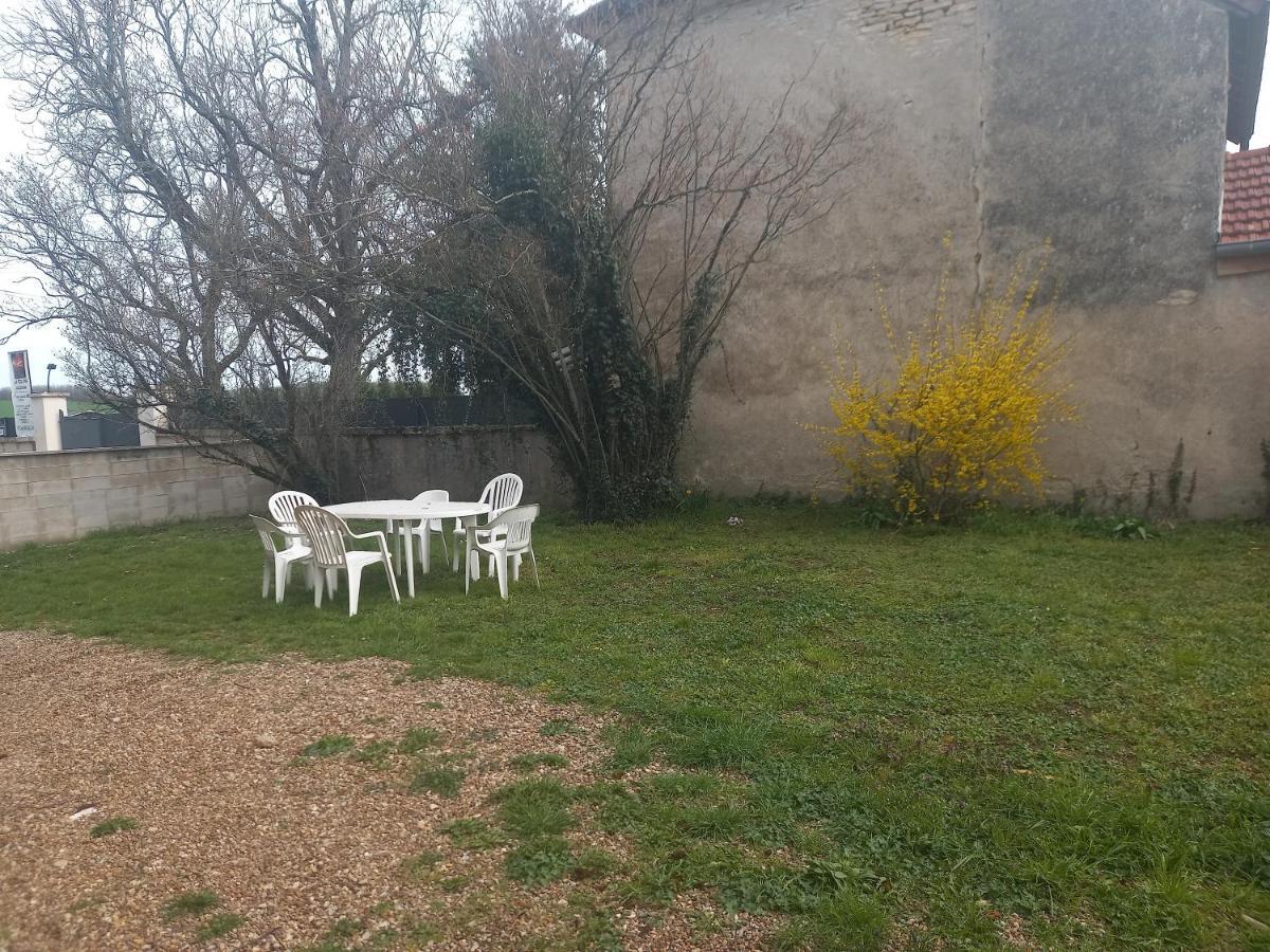 L'Univers, Vous Et Nous Pouilly-sur-Vingeanne Εξωτερικό φωτογραφία